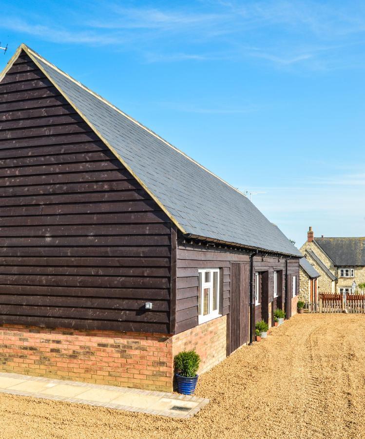Bluebell Cottage At The Old Tractor Barn Brackley  Exterior photo
